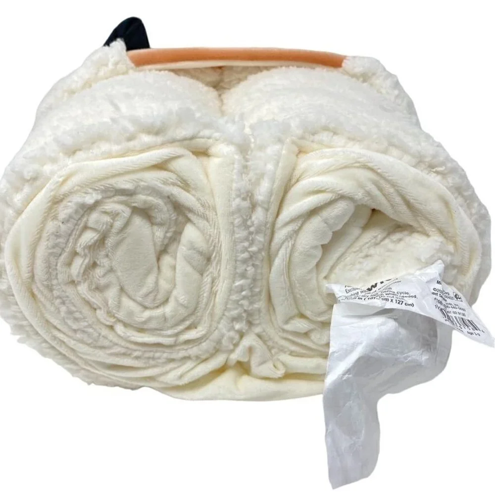 Pillowfort™ Sheep Hooded Faux Fur Blanket 40
